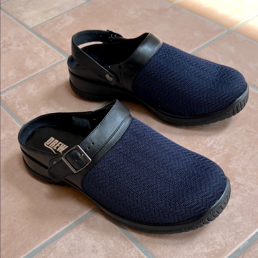 DREW Women's Navy Clogs 9.5WW